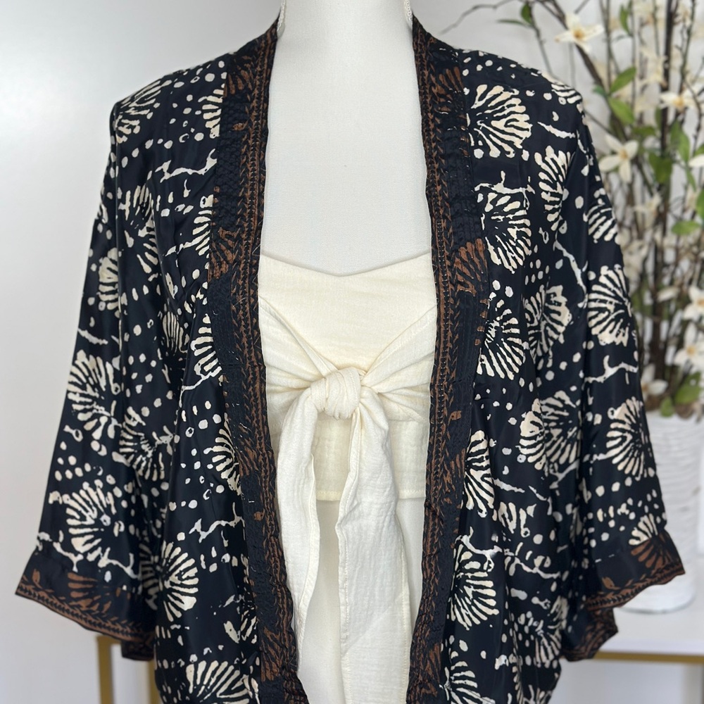 NWT Black and Cream Silk Kimono